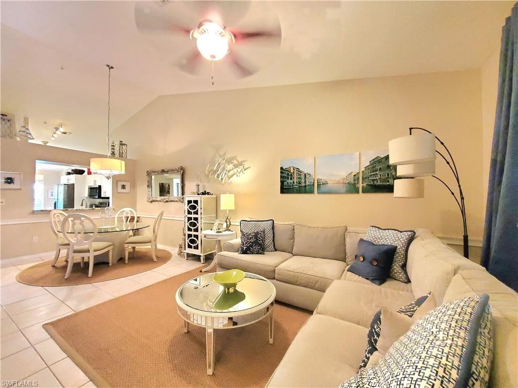 385 Dover Pl 4-402, Naples, FL 34104-7