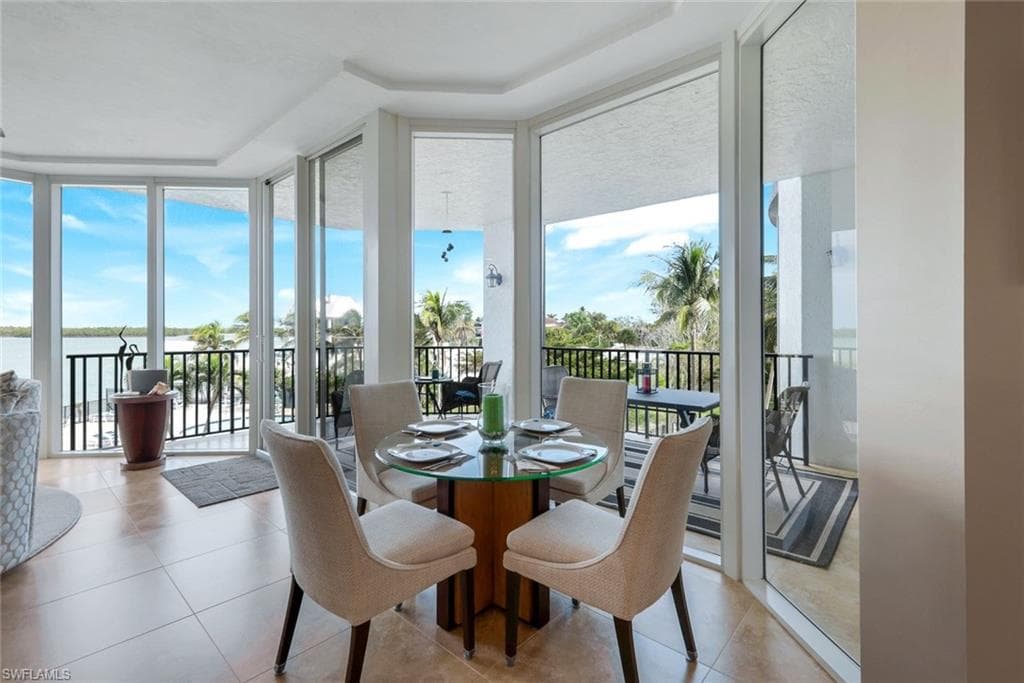 700 La Peninsula Blvd 206, Naples, FL 34113-11