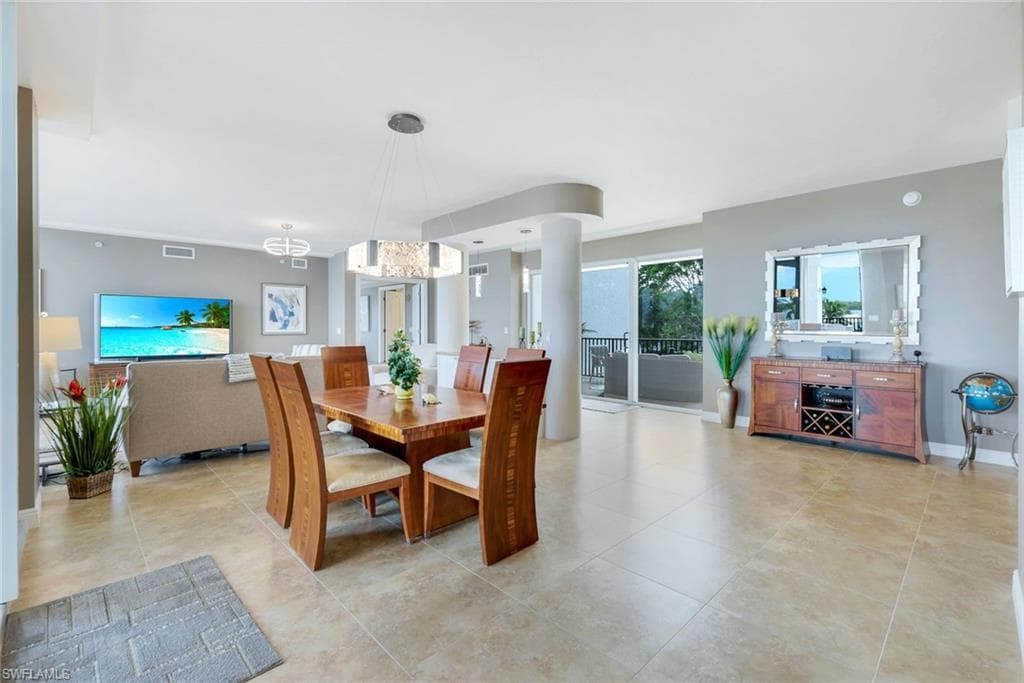 700 La Peninsula Blvd 206, Naples, FL 34113-15