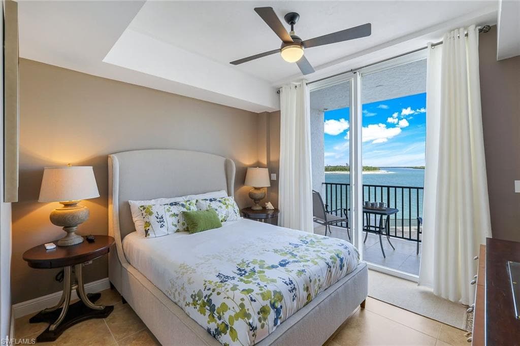 700 La Peninsula Blvd 206, Naples, FL 34113-25