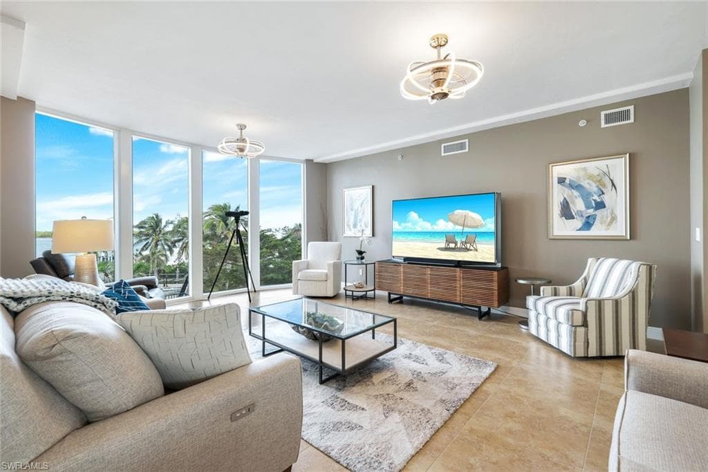 700 La Peninsula Blvd 206, Naples, FL 34113-6