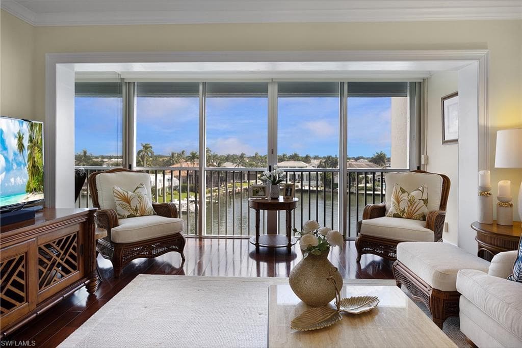 300 Park Shore Dr 5b, Naples, FL 34103-10