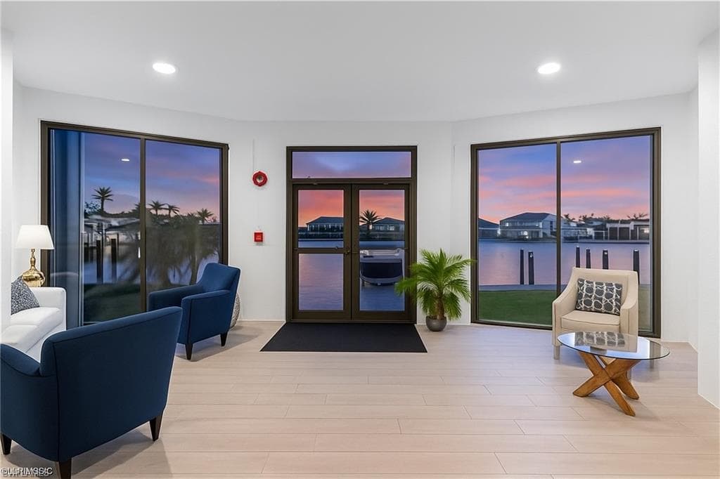 300 Park Shore Dr 5b, Naples, FL 34103-22