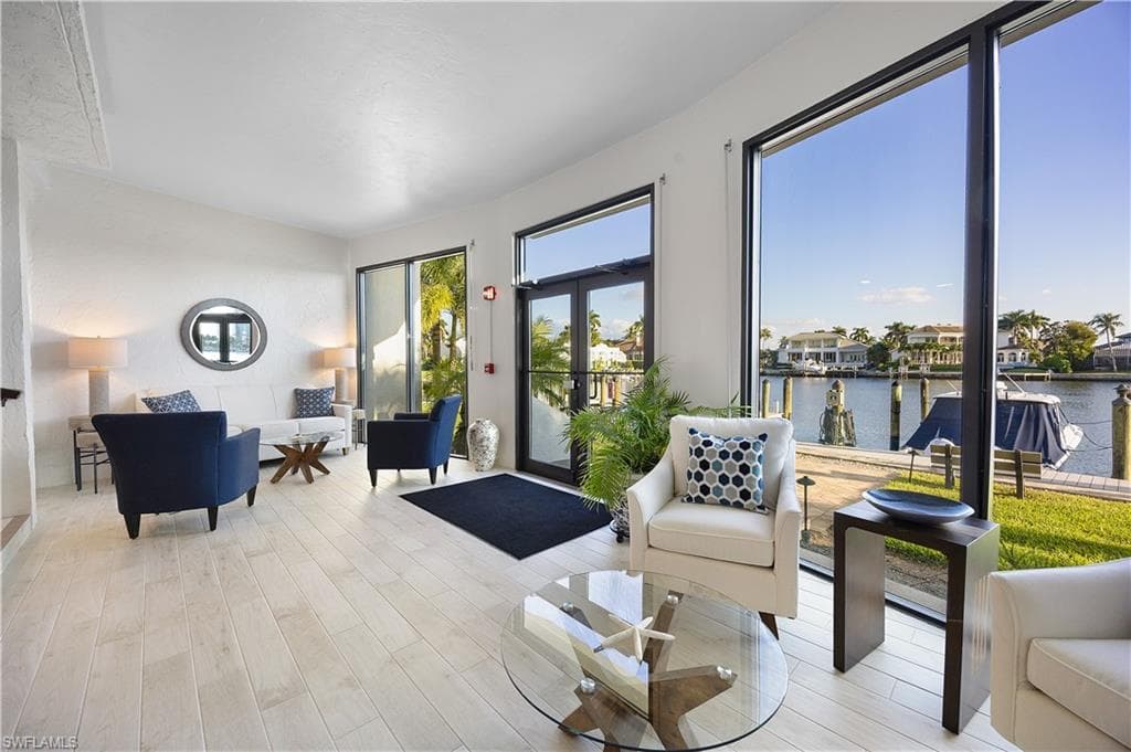 300 Park Shore Dr 5b, Naples, FL 34103-23