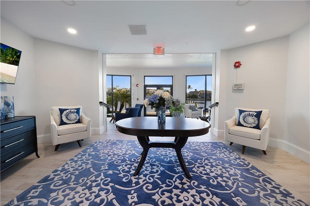 300 Park Shore Dr 5b, Naples, FL 34103-24