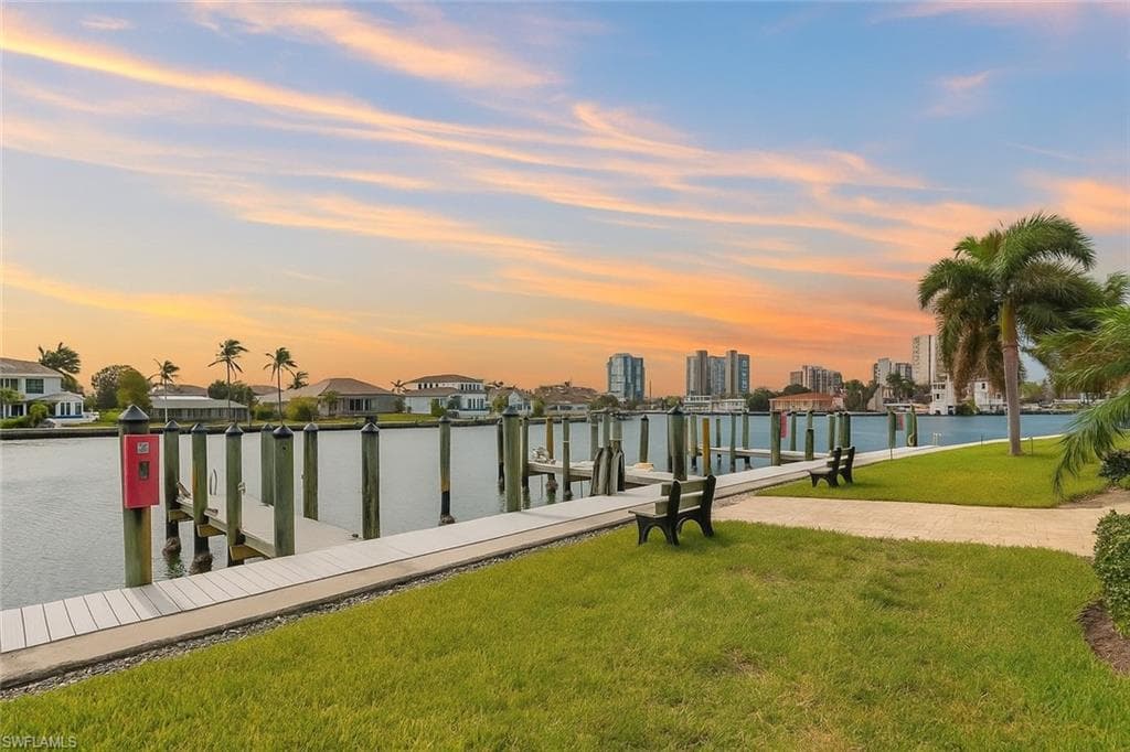 300 Park Shore Dr 5b, Naples, FL 34103-25