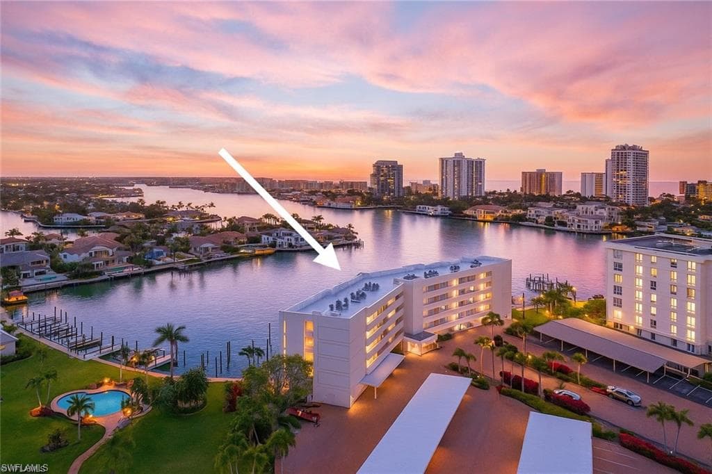 300 Park Shore Dr 5b, Naples, FL 34103-1