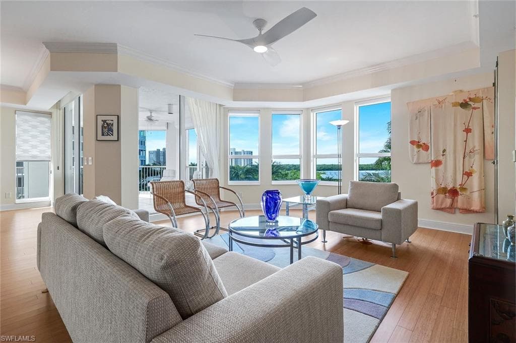 285 Grande Way 401, Naples, FL 34110-8