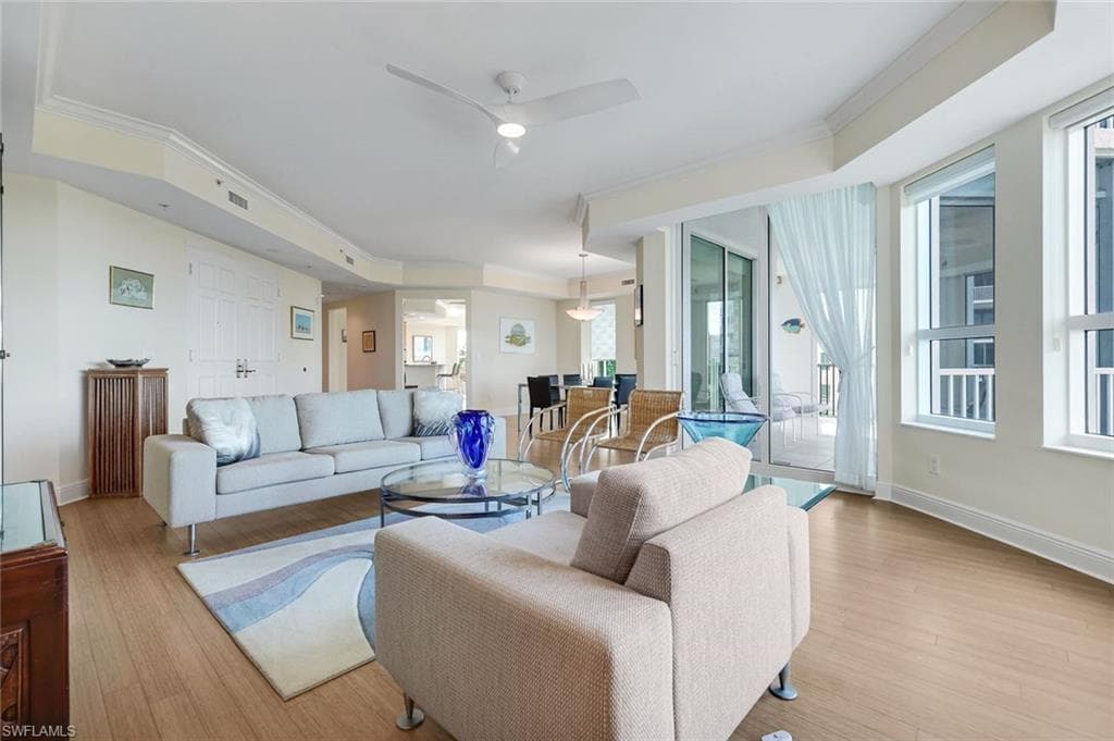 285 Grande Way 401, Naples, FL 34110-11