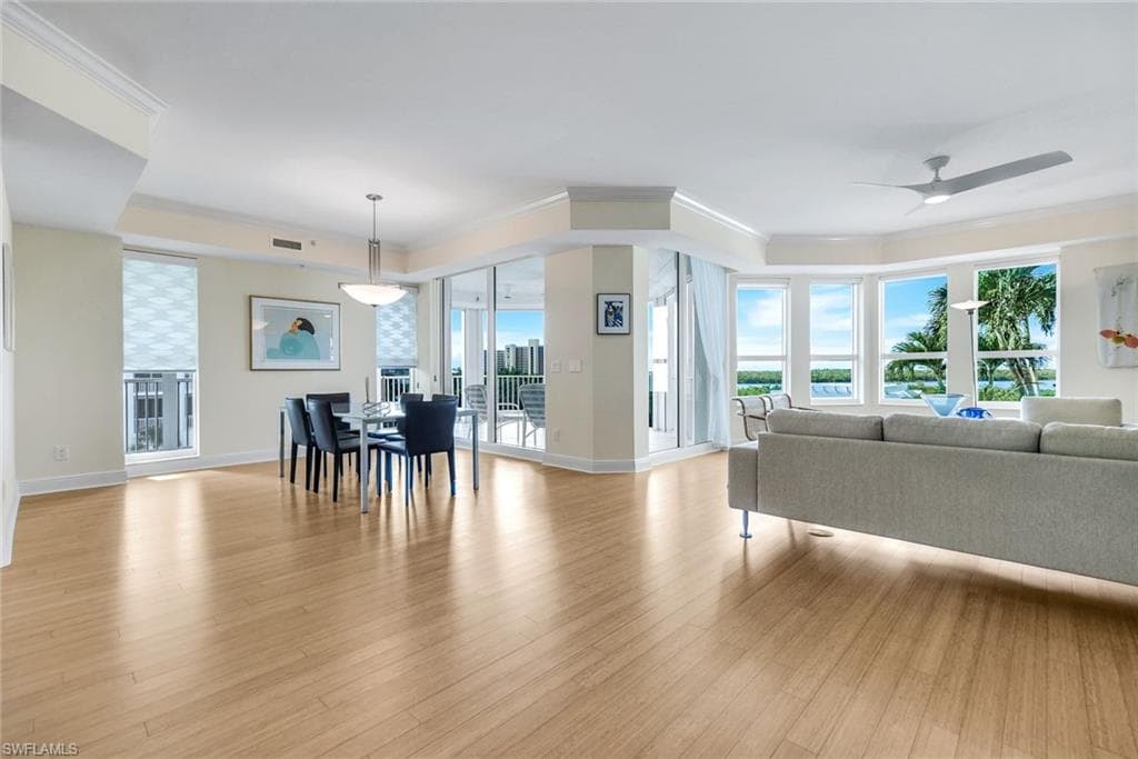 285 Grande Way 401, Naples, FL 34110-12