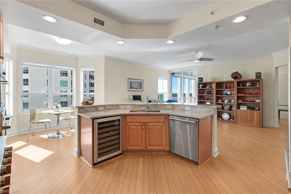 285 Grande Way 401, Naples, FL 34110-15