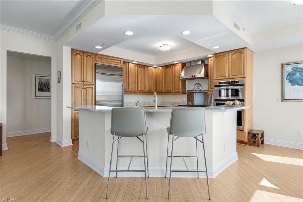 285 Grande Way 401, Naples, FL 34110-17