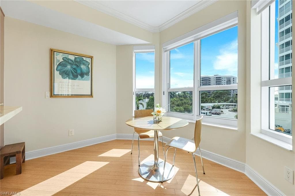 285 Grande Way 401, Naples, FL 34110-19