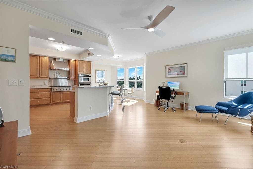 285 Grande Way 401, Naples, FL 34110-20