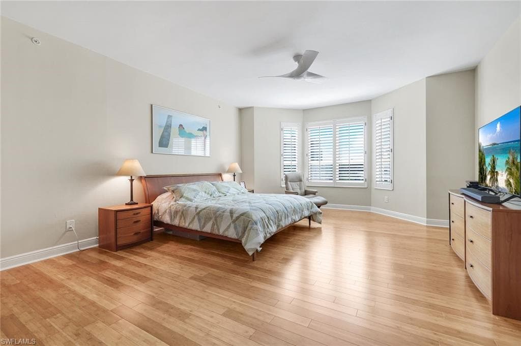 285 Grande Way 401, Naples, FL 34110-23