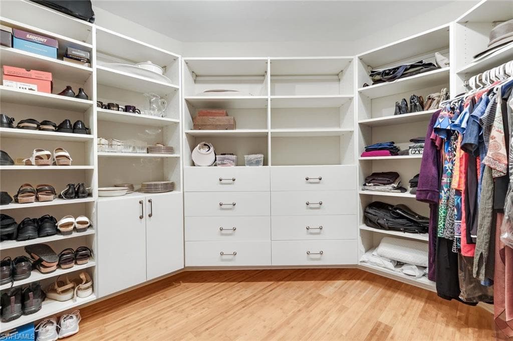 285 Grande Way 401, Naples, FL 34110-25