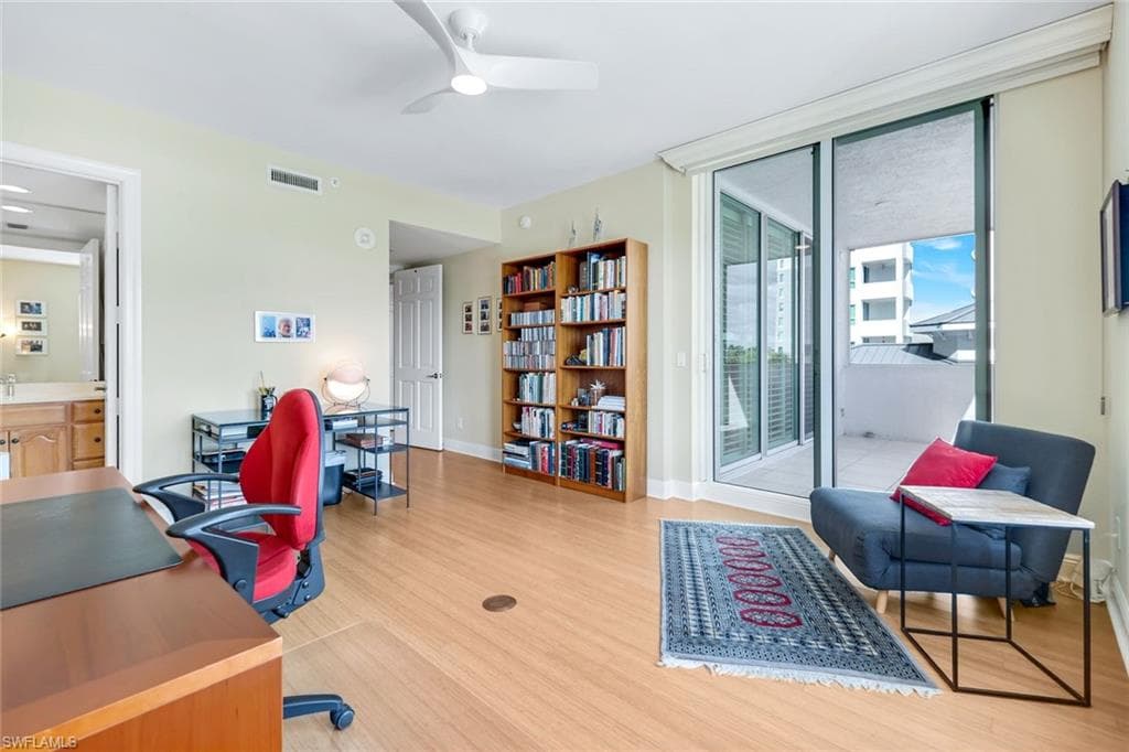 285 Grande Way 401, Naples, FL 34110-31