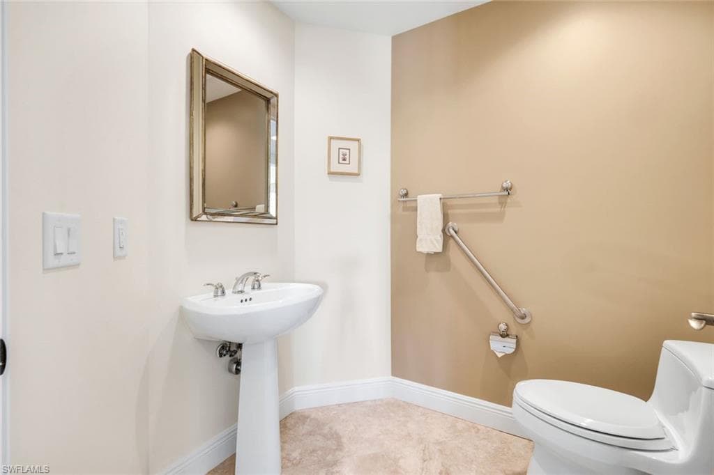 285 Grande Way 401, Naples, FL 34110-35