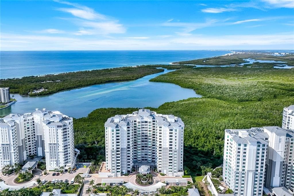 285 Grande Way 401, Naples, FL 34110-2