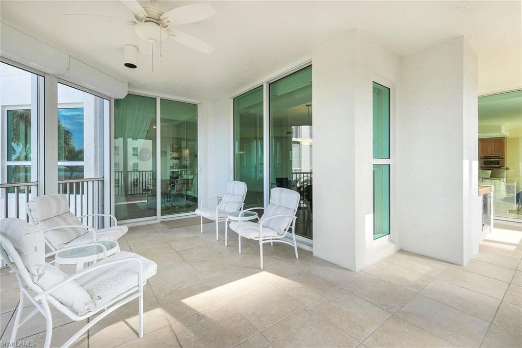 285 Grande Way 401, Naples, FL 34110-39