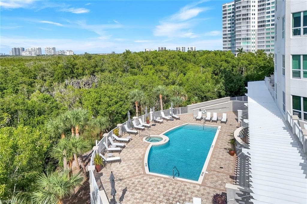 285 Grande Way 401, Naples, FL 34110-41