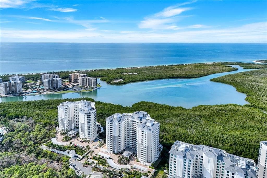 285 Grande Way 401, Naples, FL 34110-42