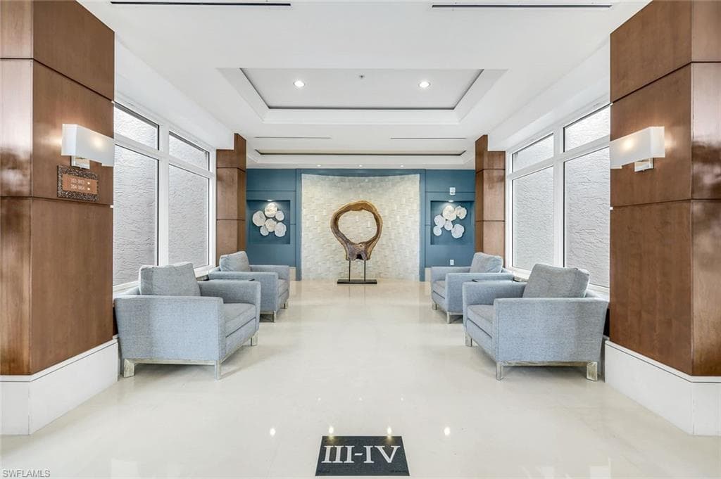 285 Grande Way 401, Naples, FL 34110-6