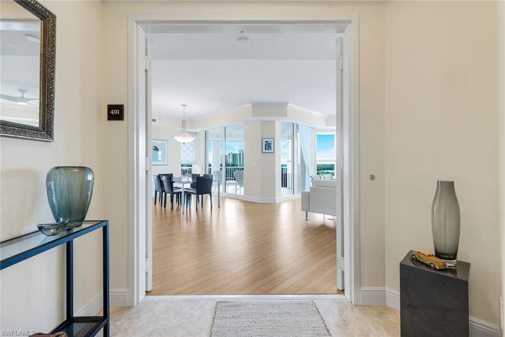 285 Grande Way 401, Naples, FL 34110-7