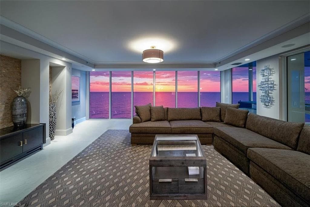 10 Seagate Dr 10n, Naples, FL 34103-9