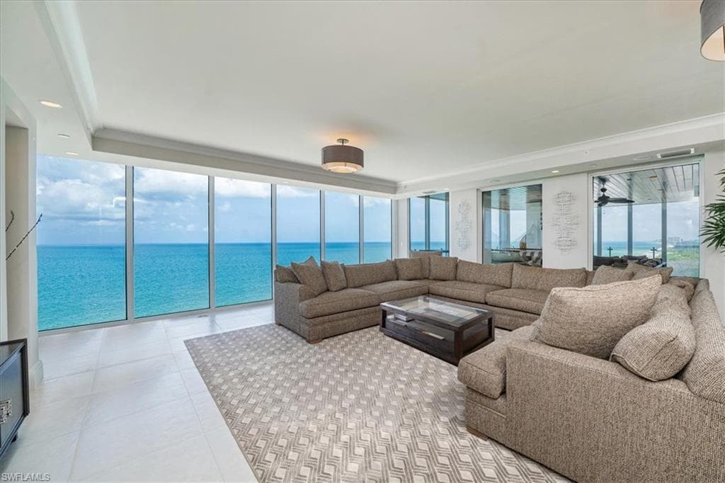 10 Seagate Dr 10n, Naples, FL 34103-10