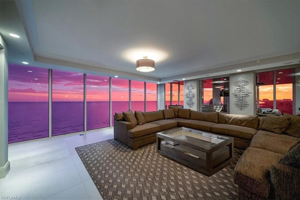 10 Seagate Dr 10n, Naples, FL 34103-11