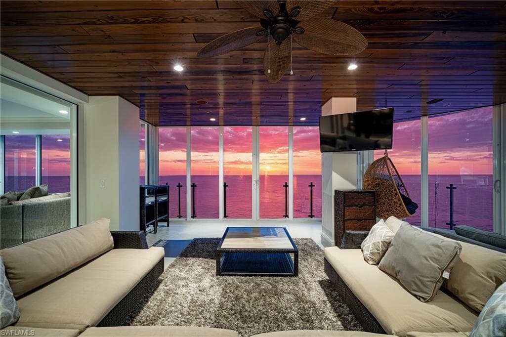 10 Seagate Dr 10n, Naples, FL 34103-14