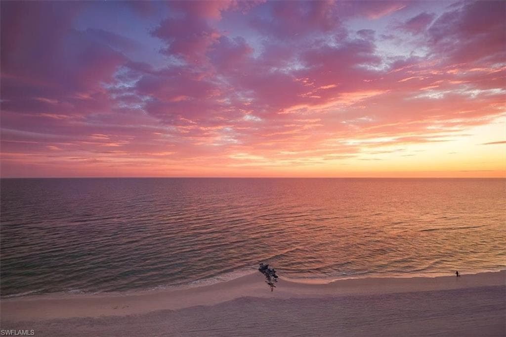 10 Seagate Dr 10n, Naples, FL 34103-33