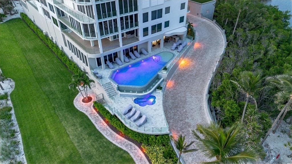 10 Seagate Dr 10n, Naples, FL 34103-36