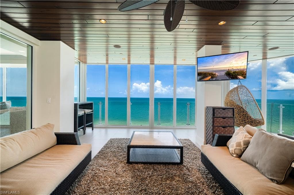 10 Seagate Dr 10n, Naples, FL 34103-4