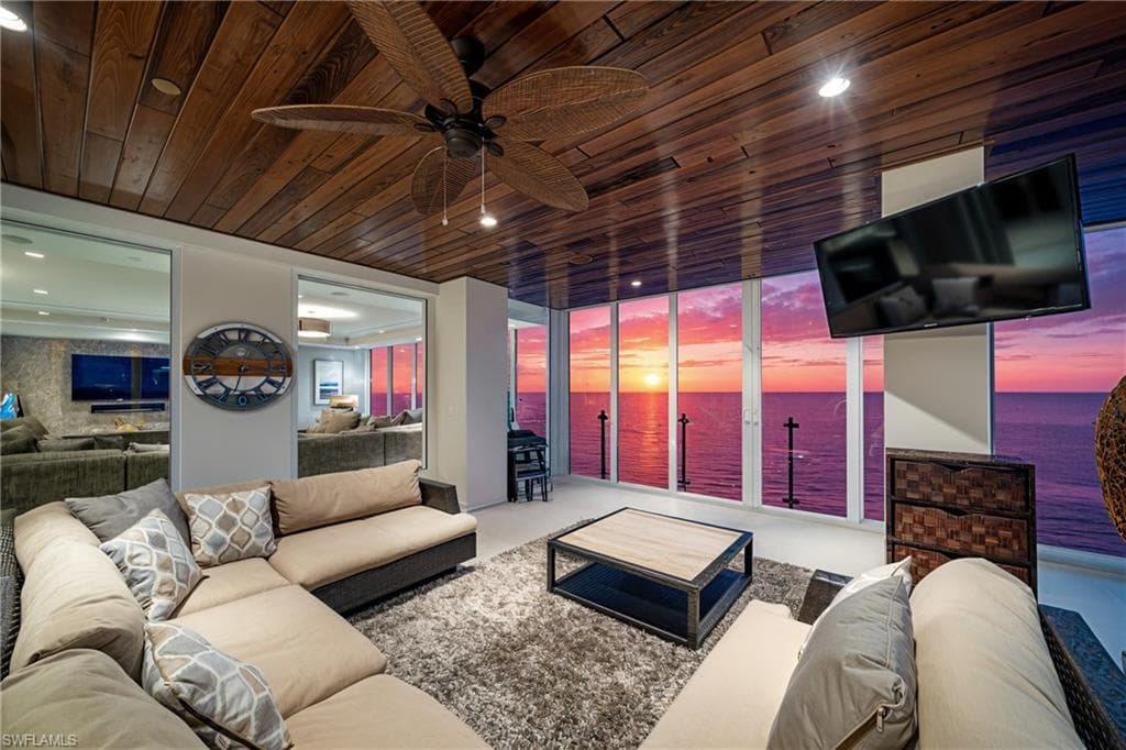 10 Seagate Dr 10n, Naples, FL 34103-5