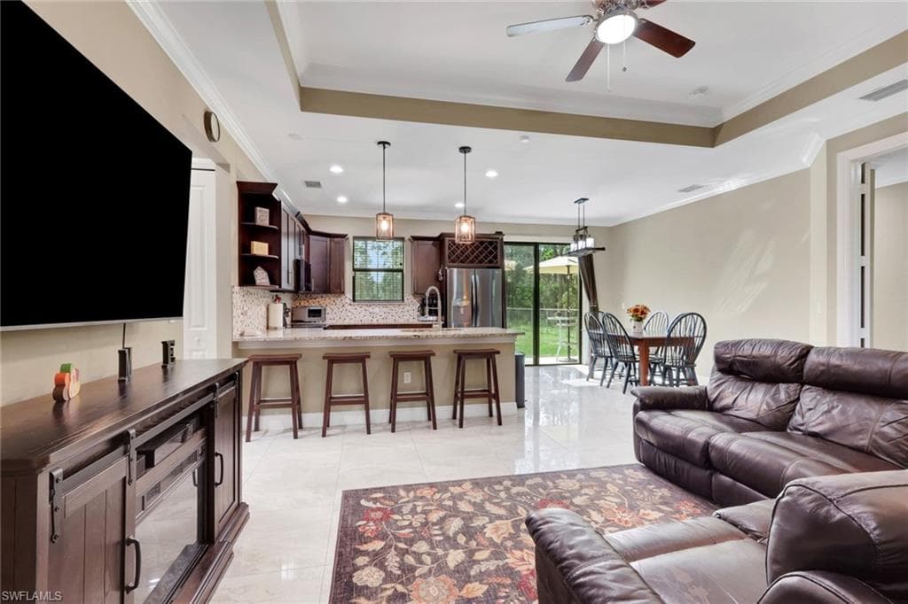 3736 10th Ave SE, Naples, FL 34117-8