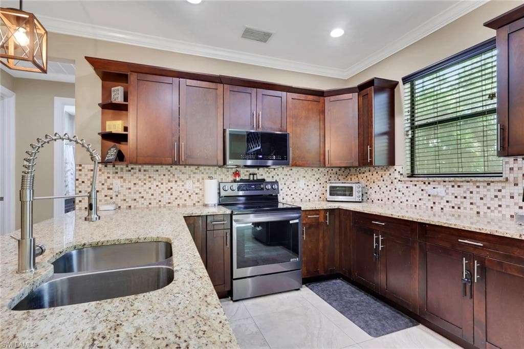 3736 10th Ave SE, Naples, FL 34117-9