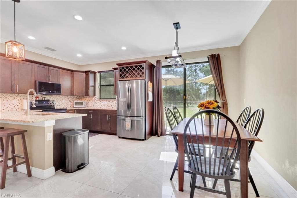 3736 10th Ave SE, Naples, FL 34117-11