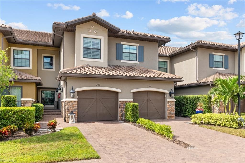 9646 Montelanico Loop 102, Naples, FL 34119-2