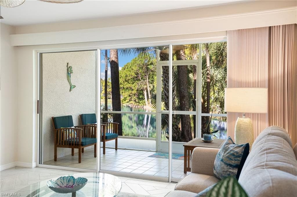 1100 Sarah Jean Cir A106, Naples, FL 34110-7