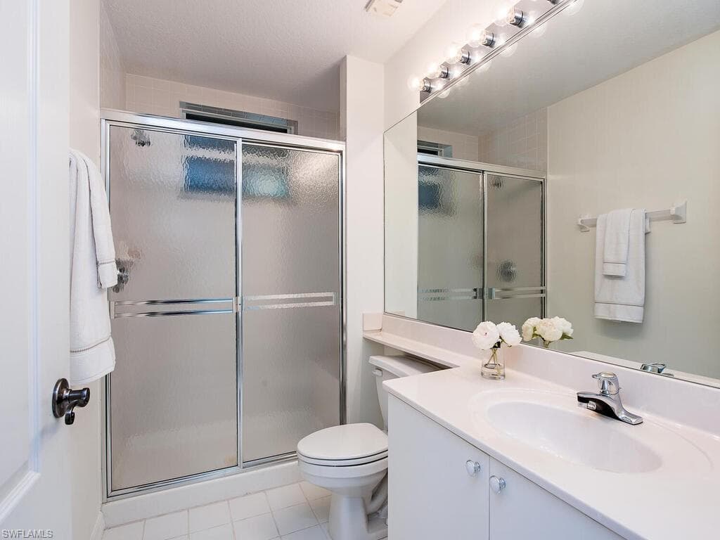 7671 Pebble Creek Cir 101, Naples, FL 34108-9