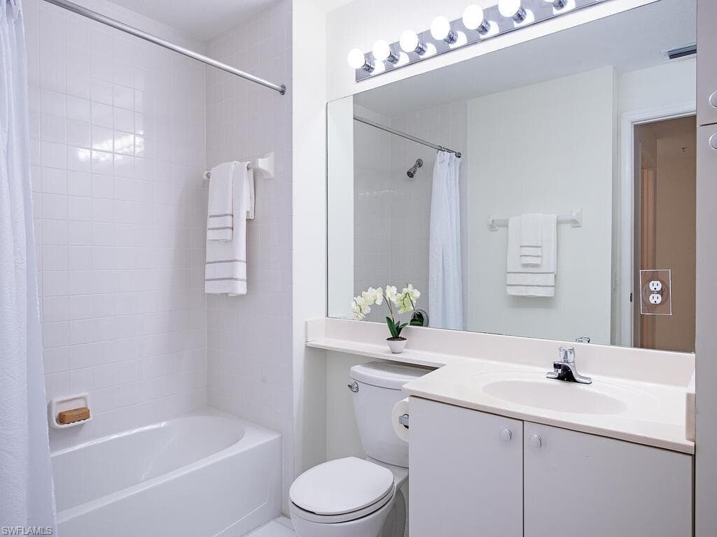 7671 Pebble Creek Cir 101, Naples, FL 34108-11