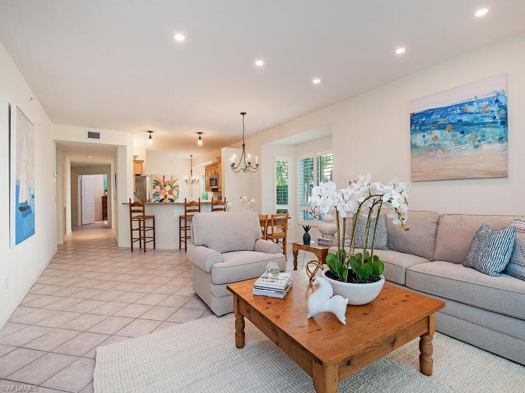 7671 Pebble Creek Cir 101, Naples, FL 34108-3