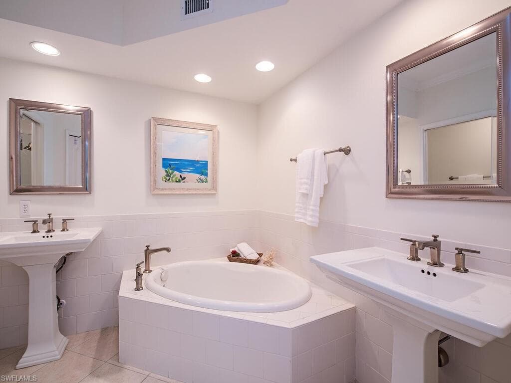 7671 Pebble Creek Cir 101, Naples, FL 34108-7