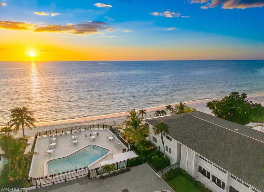 1065 Gulf Shore Blvd N 301, Naples, FL 34102-2