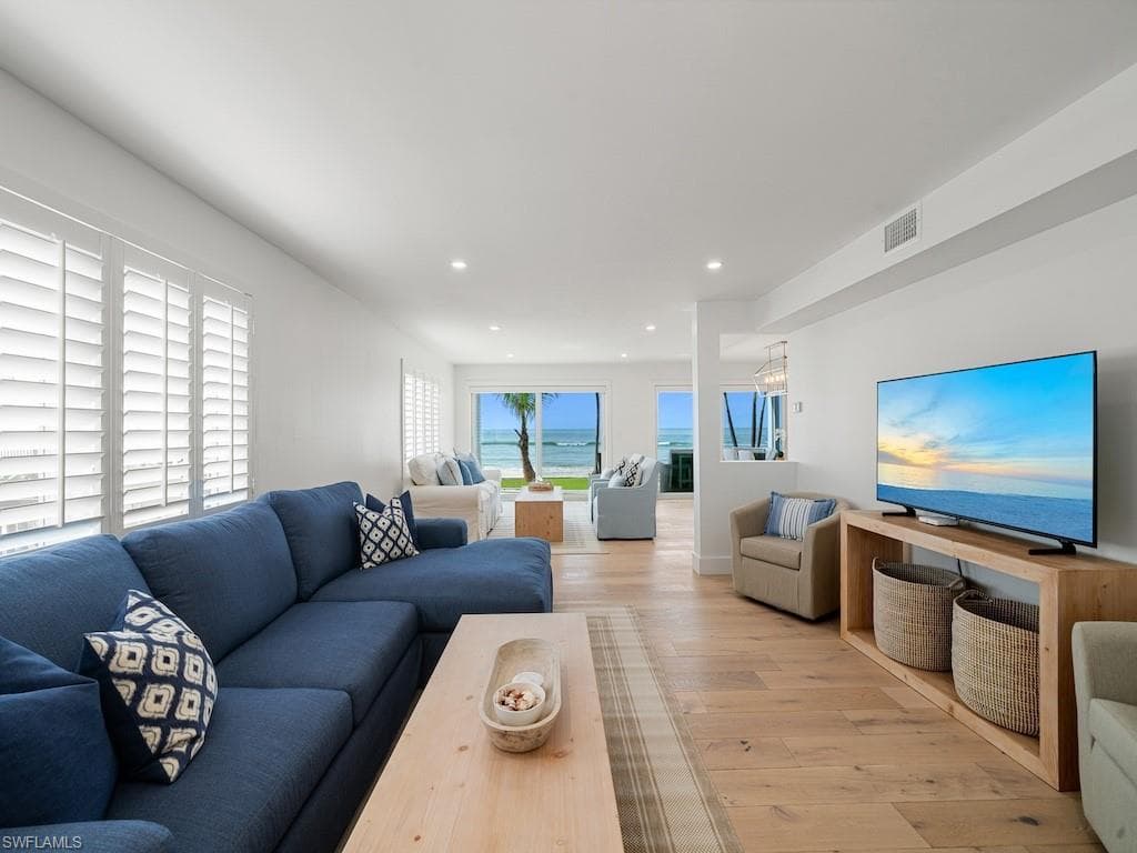 1065 Gulf Shore Blvd N 301, Naples, FL 34102-4