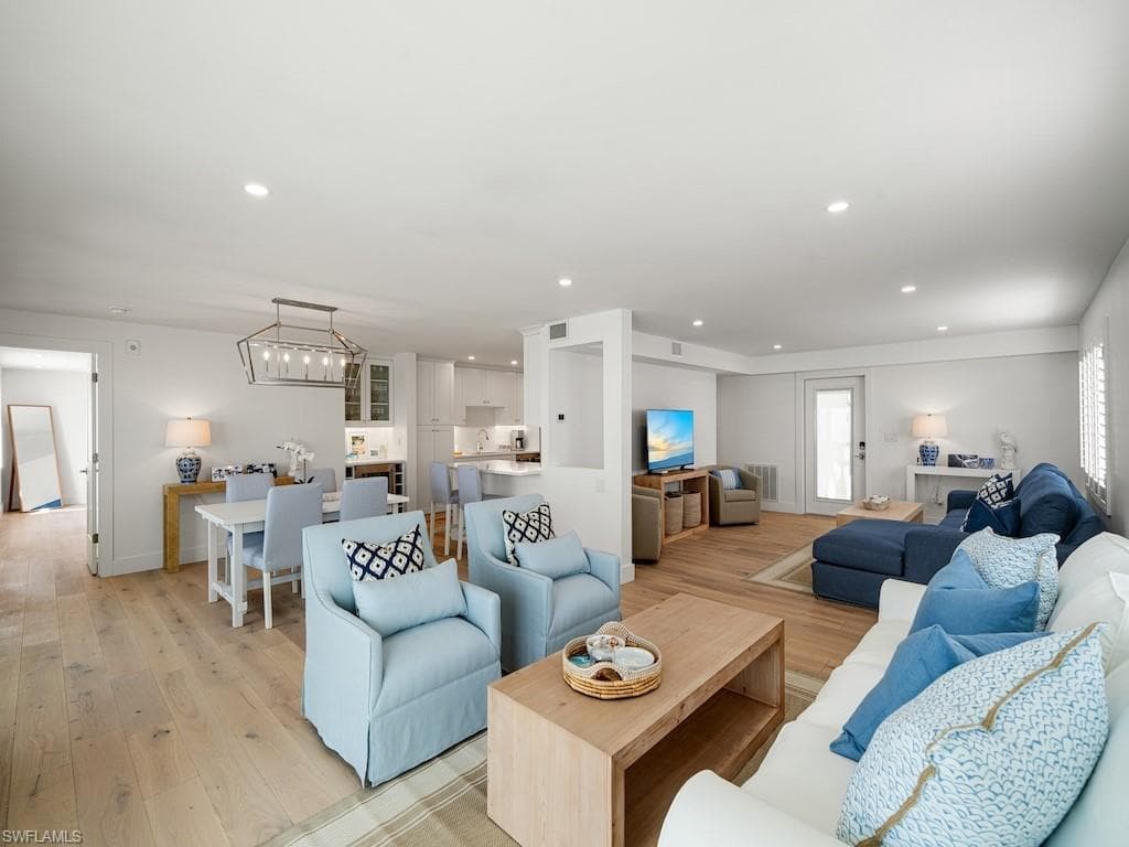 1065 Gulf Shore Blvd N 301, Naples, FL 34102-5