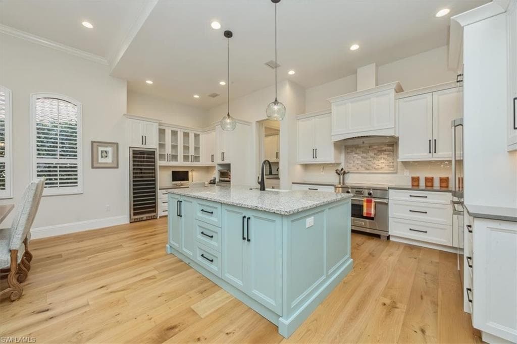 1007 Tivoli Dr, Naples, FL 34104-8