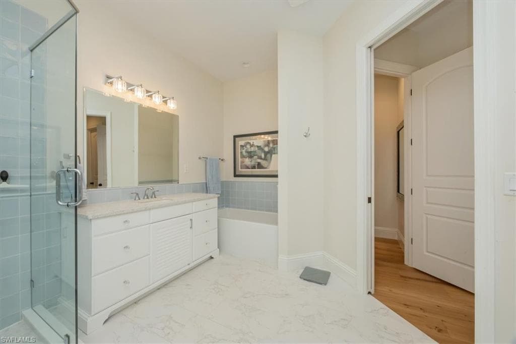 1007 Tivoli Dr, Naples, FL 34104-14